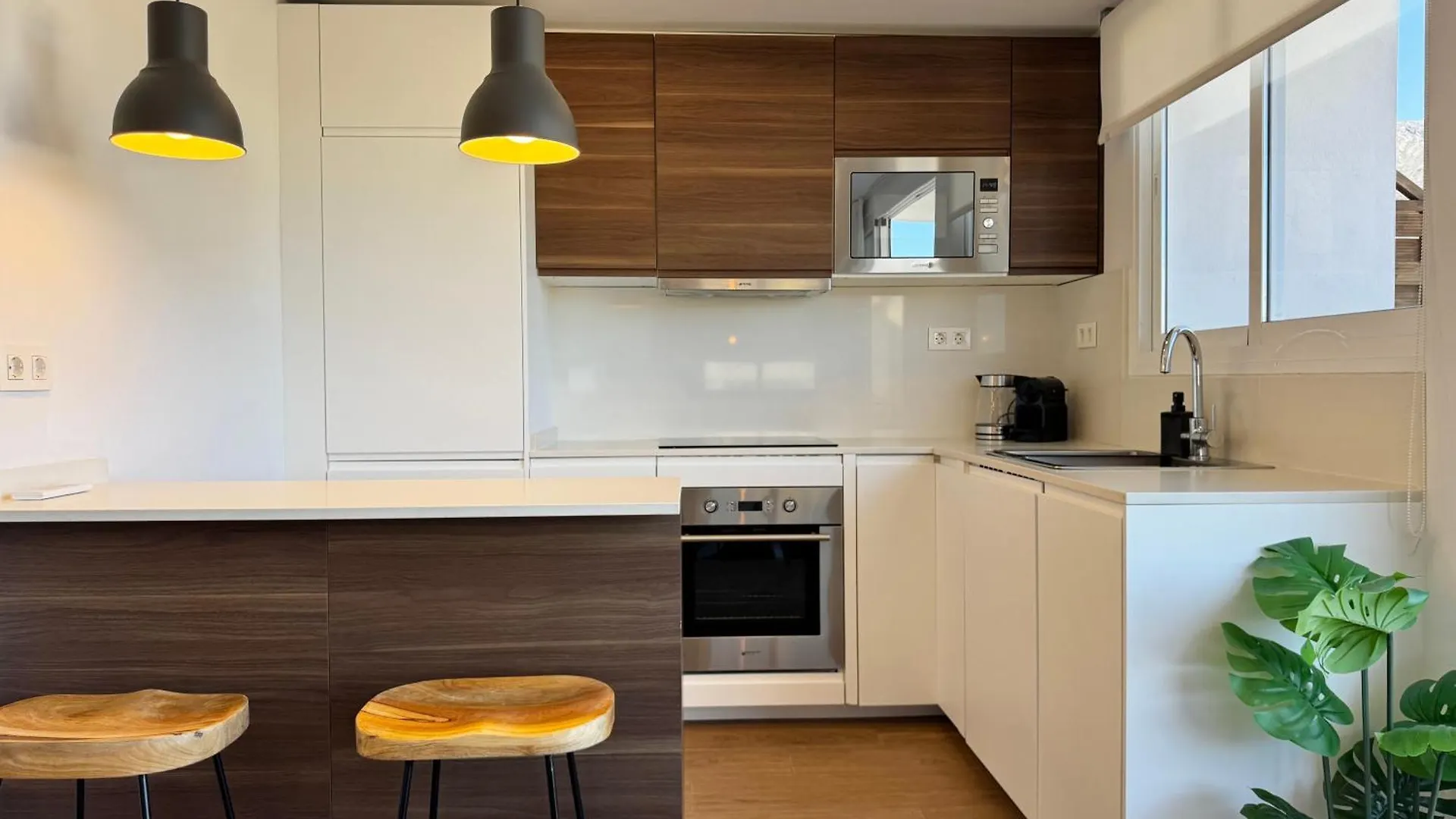 Oasis Studio II Marbella Center With Mountain Views - Eaw Homes